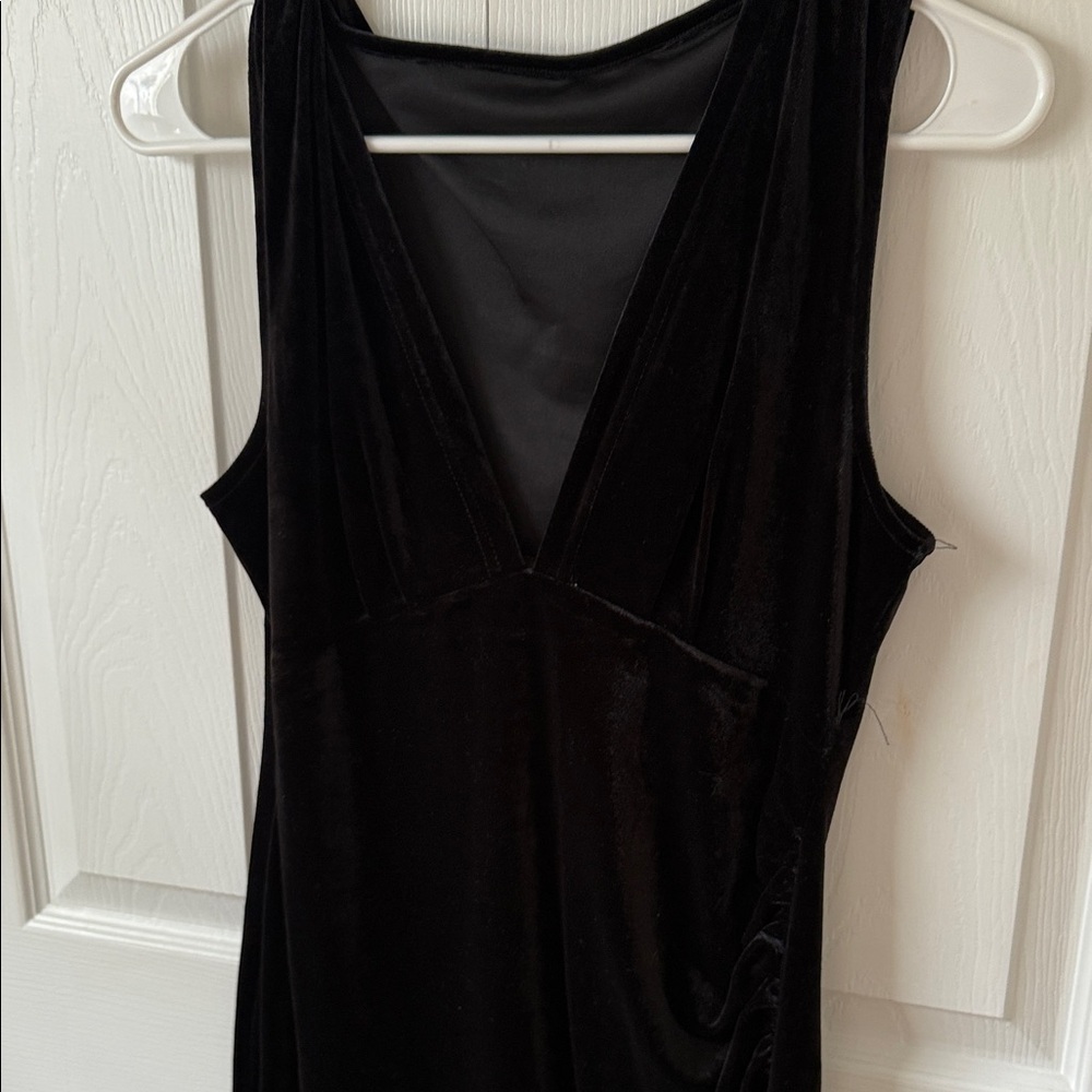 Black Velvet Sleeveless Dress - Picture 3 of 6